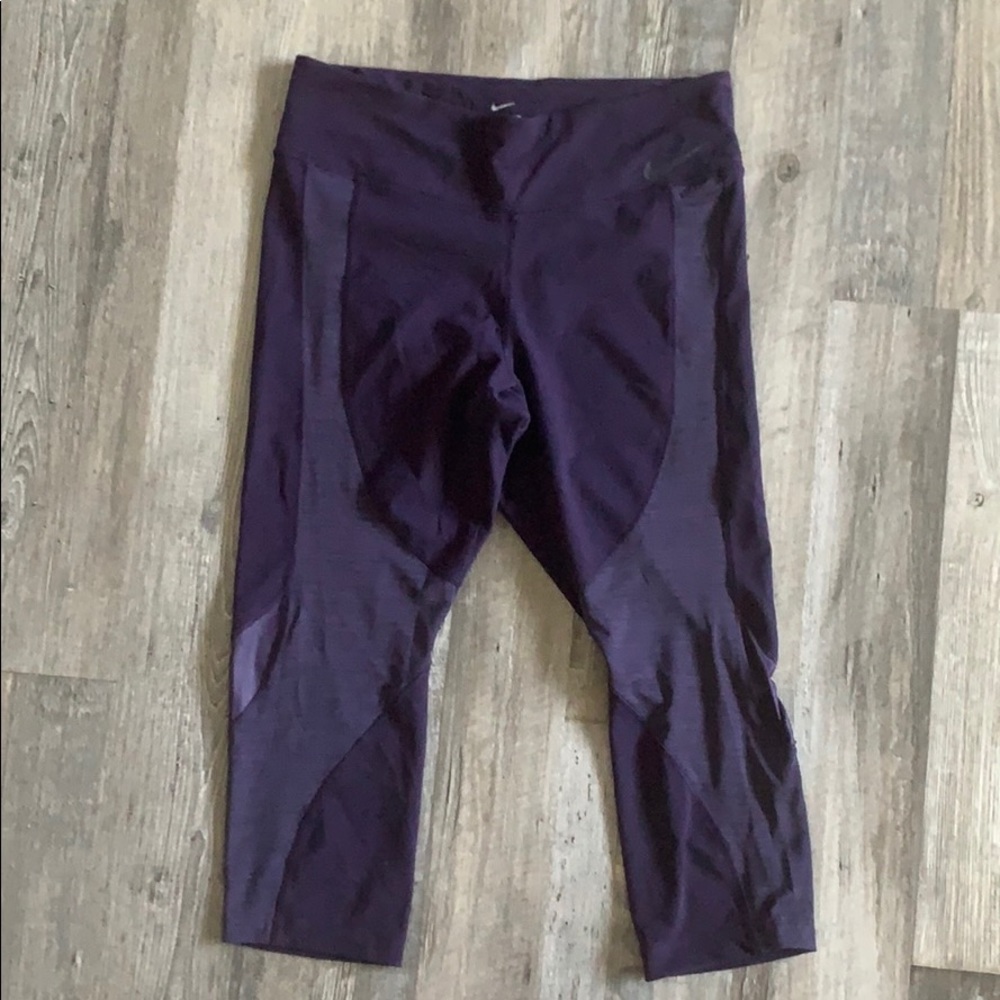 Cropped Nike Leggings